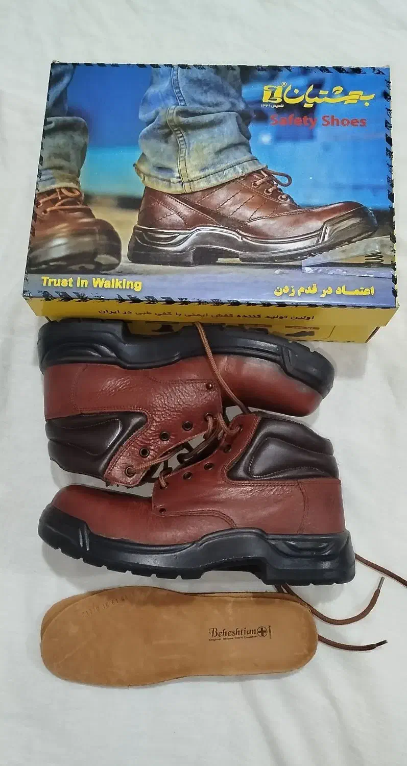 کفش کار بهشتیان سایز ۴۲ و کفش کار لوتوس و پاتن 43|کیف، کفش، کمربند|فلاورجان, |دیوار