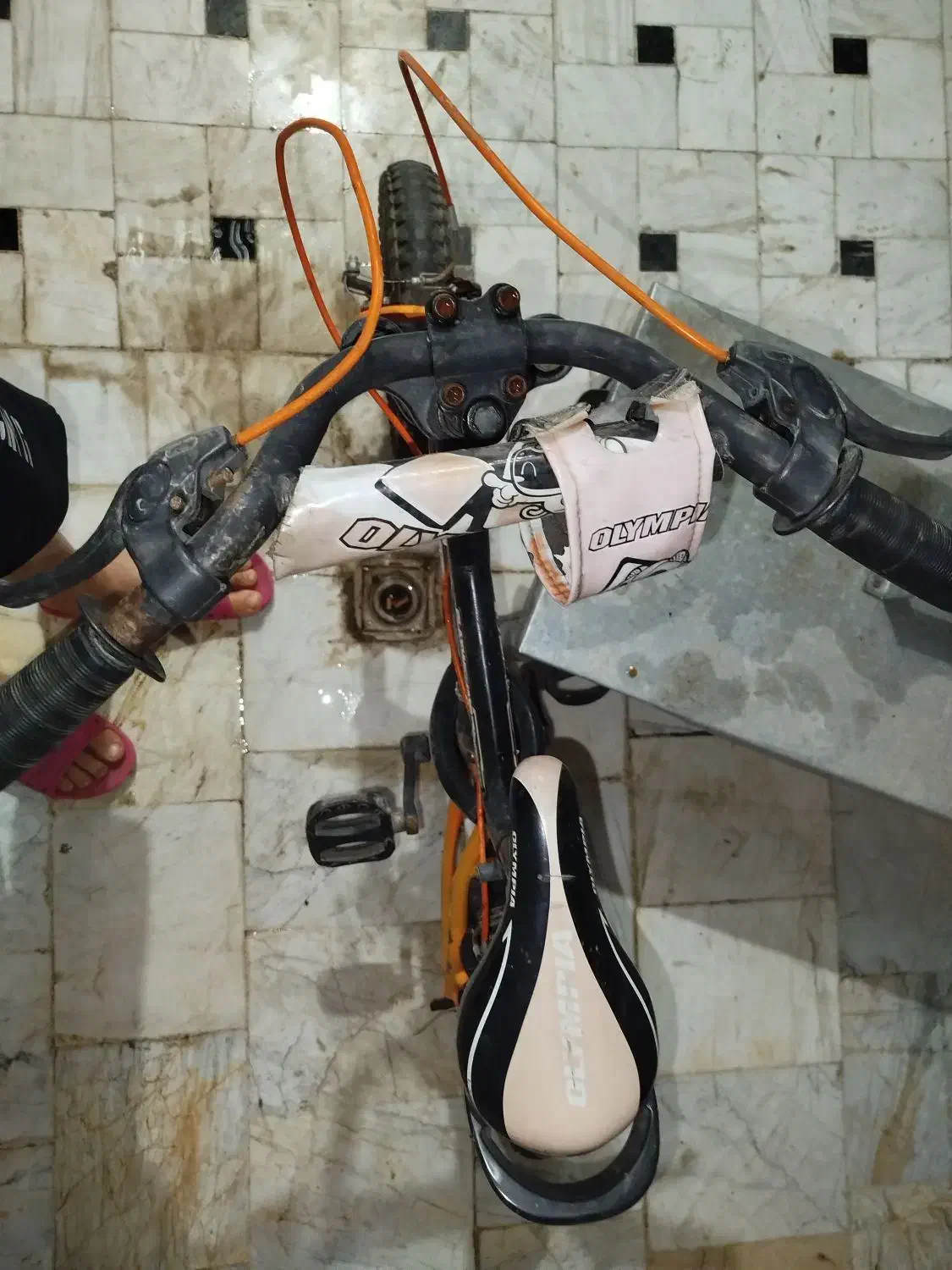 دوچرخه|دوچرخه، اسکیت، اسکوتر|قم, قلعه یزدیها|دیوار