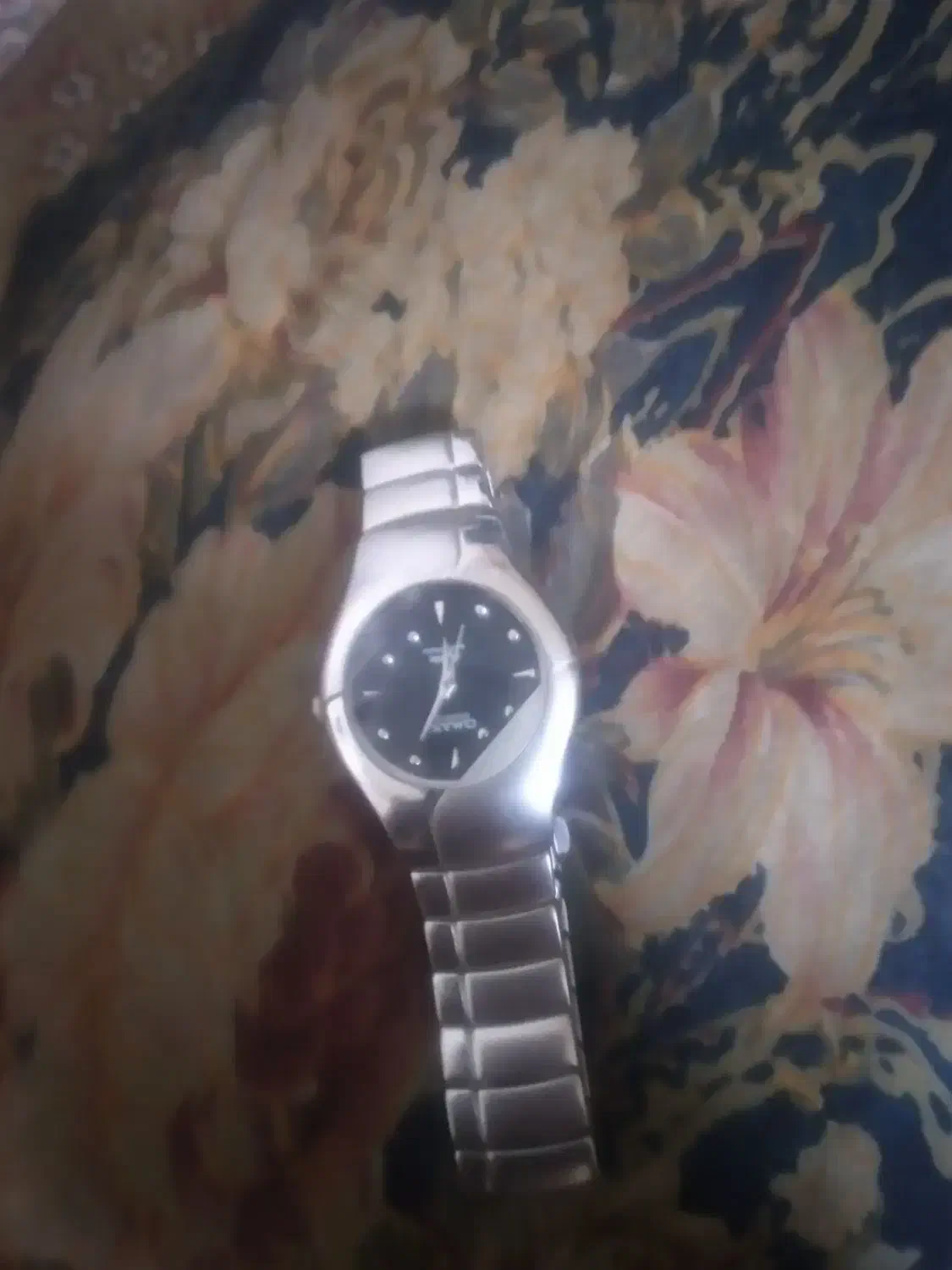 ساعت مچی قدیمی سالم فقط باطری لازم داره|ساعت|شاهینشهر, عطار|دیوار