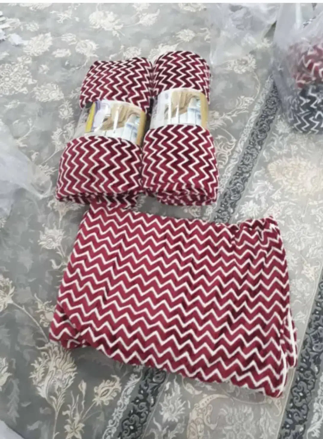 پتو وروبالش|رختخواب، بالش، پتو|شادگان, |دیوار