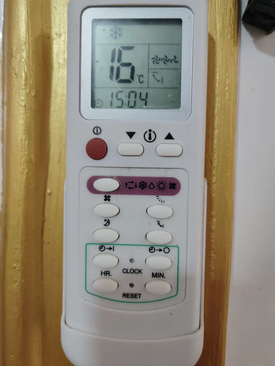 تعویض کولر پنجرهای ۲۴هزار با اسپیلت|کولر گازی و فنکوئل|جالق, |دیوار