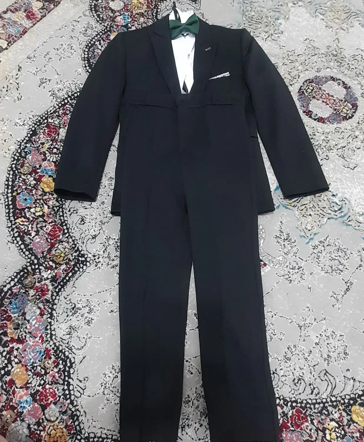 کت شلوار|لباس|رشت, پاستوریزه|دیوار