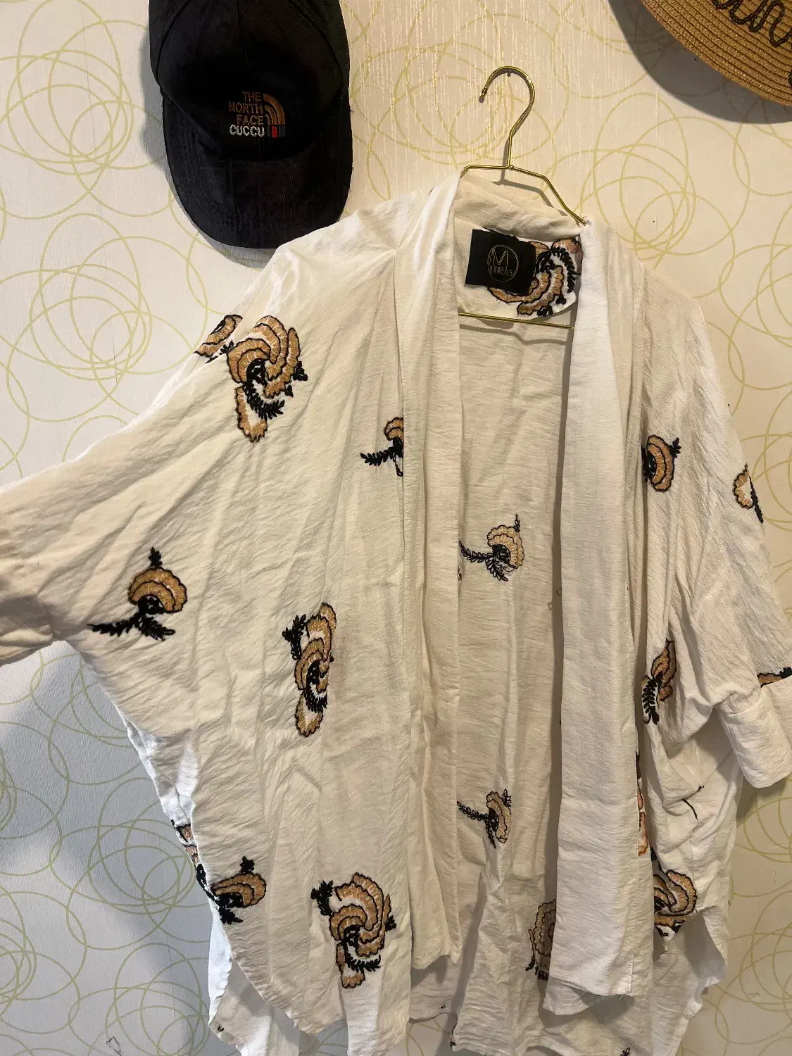 مانتو|لباس|مشهد, سید رضی|دیوار