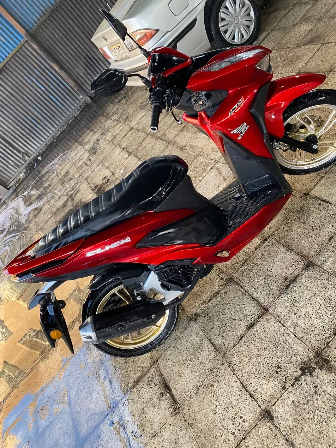 موتور طرح کیلیک|موتورسیکلت|رباط‌کریم, رباط‌کریم|دیوار