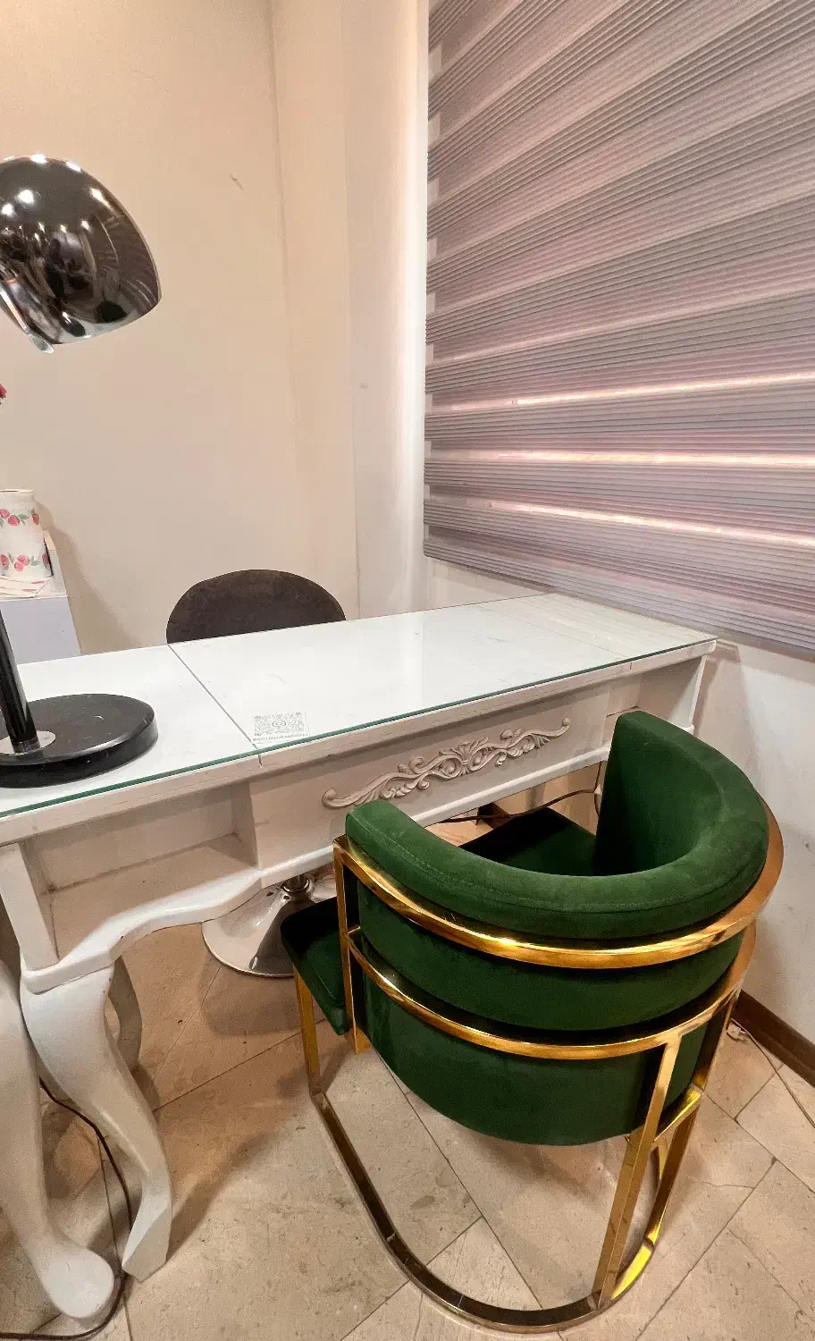 فروش میز و صندلی سالنی جهت کار ناخن|مبلمان خانگی و میز عسلی|تهران, دریا|دیوار