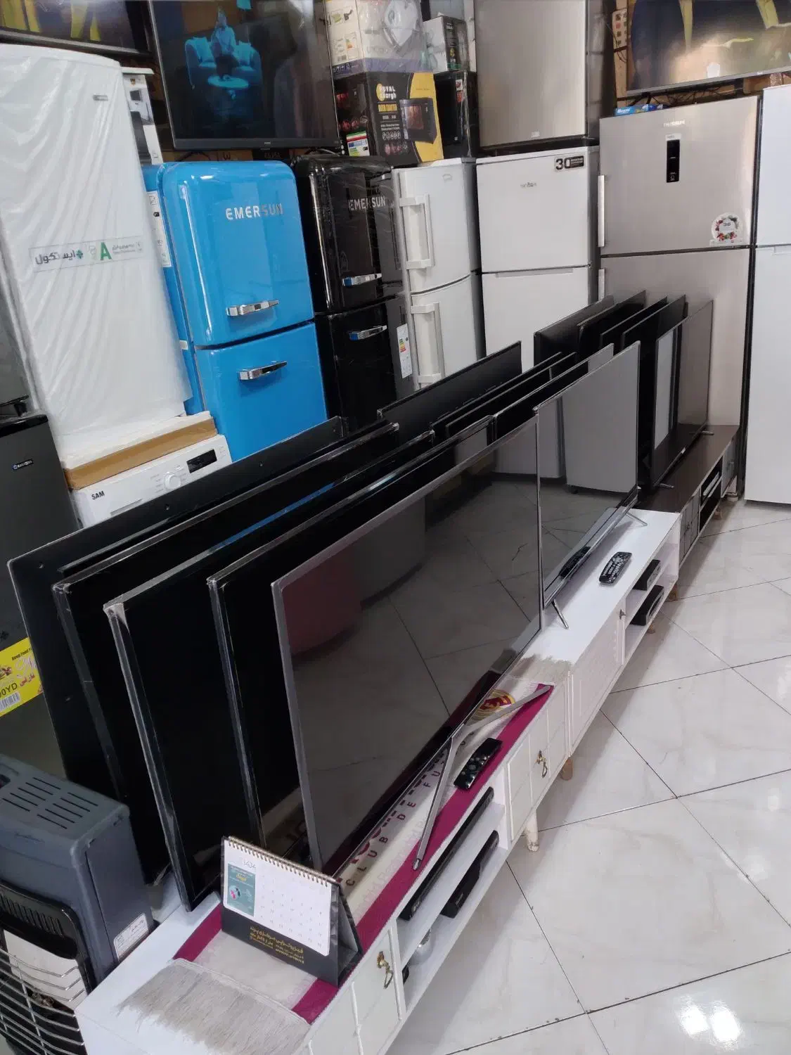 خریدار انواع تلویزیونهای ال ای دی در محل|تلویزیون و پروژکتور|پرند, فاز ۲|دیوار