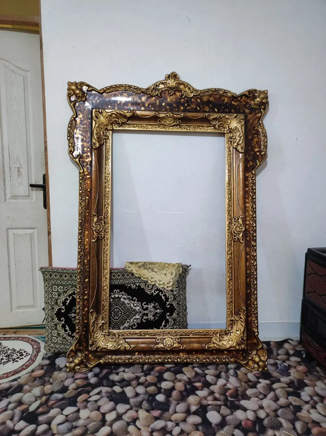 قاب آینه و کنسول جلو آینه ای کاملا سالم|بوفه، ویترین، کنسول|رشت, باهنر|دیوار