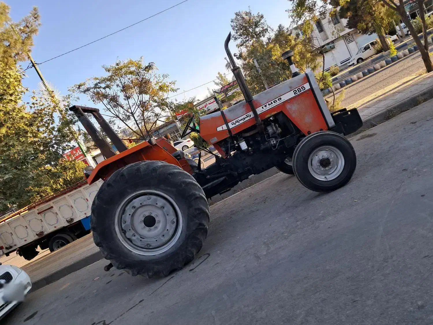 تراکتور ۲۸۵مدل ۸۲|خودرو سنگین|کوهدشت, |دیوار