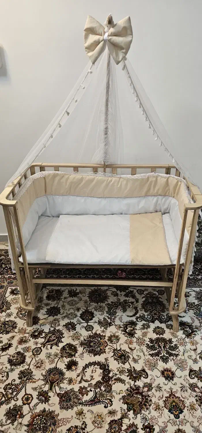 تخت نوزاد|تخت و صندلی بچه|آران و بیدگل, |دیوار