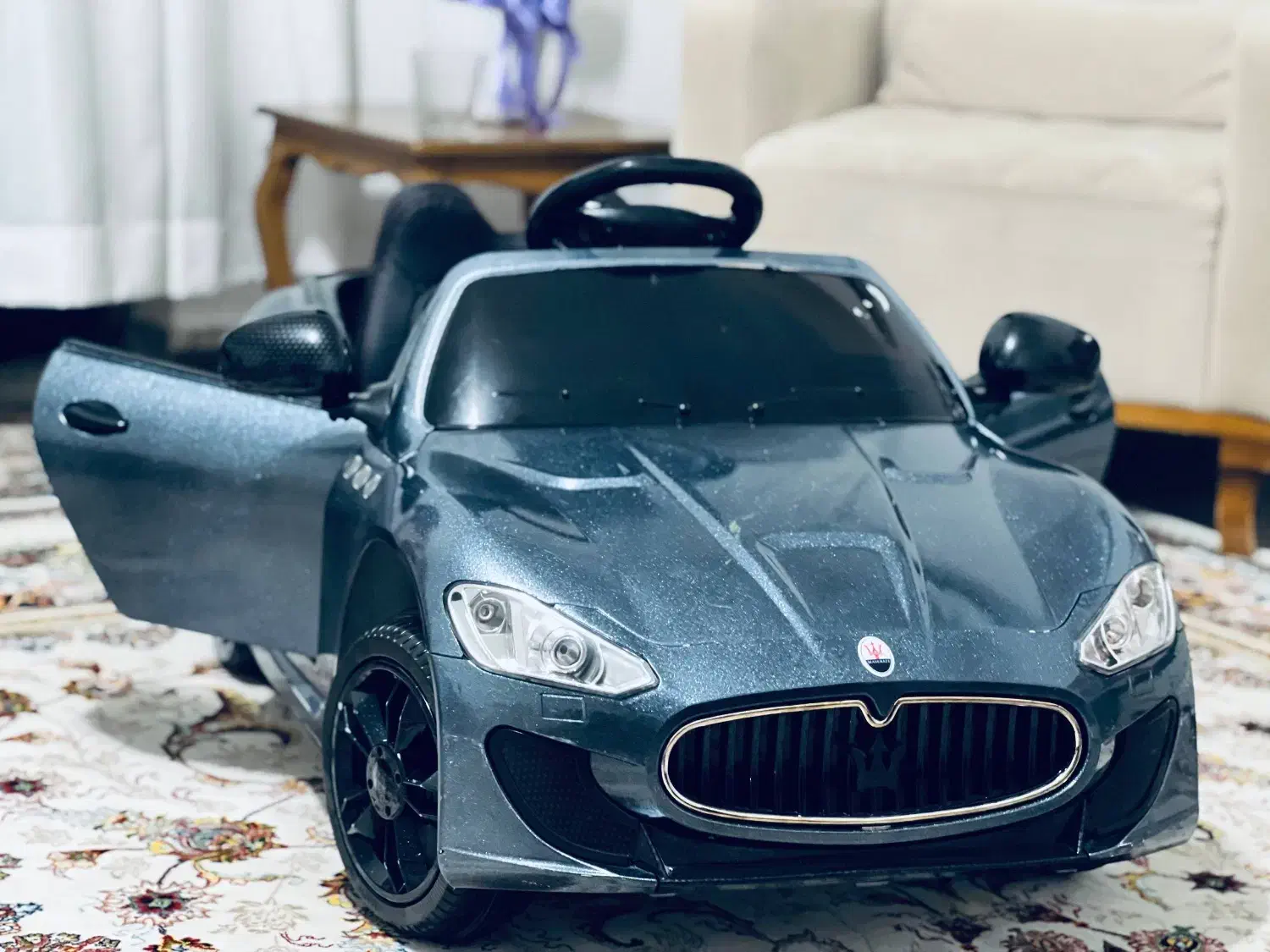 ماشین شارژی بسیار قوی و زیبا|اسباب‌بازی بچه|رشت, دباغیان|دیوار