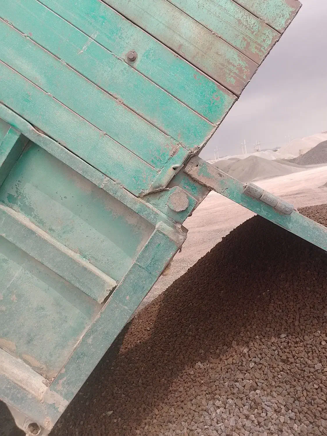 ماسه،پوکه و مصالح ساختمانی|خدمات حمل و نقل|قروه, |دیوار