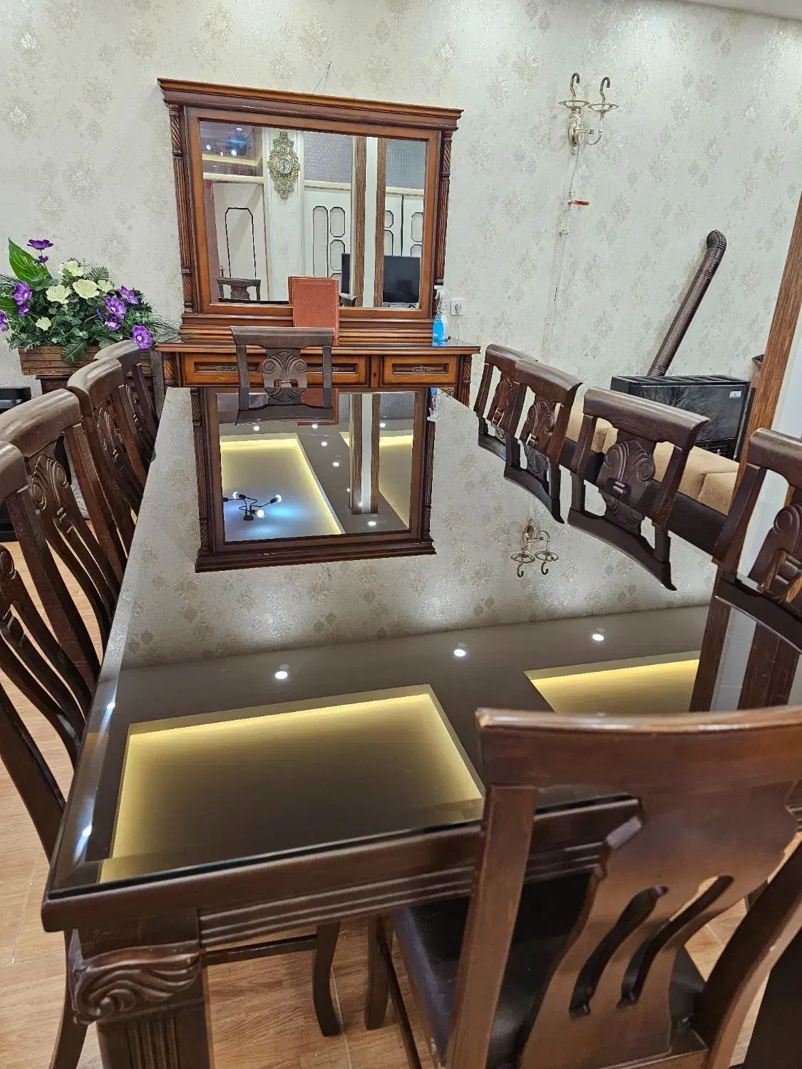 میز غذاخوری ۱۰ نفره و آینه کنسول در حد نو|میز و صندلی غذاخوری|ماکو, |دیوار