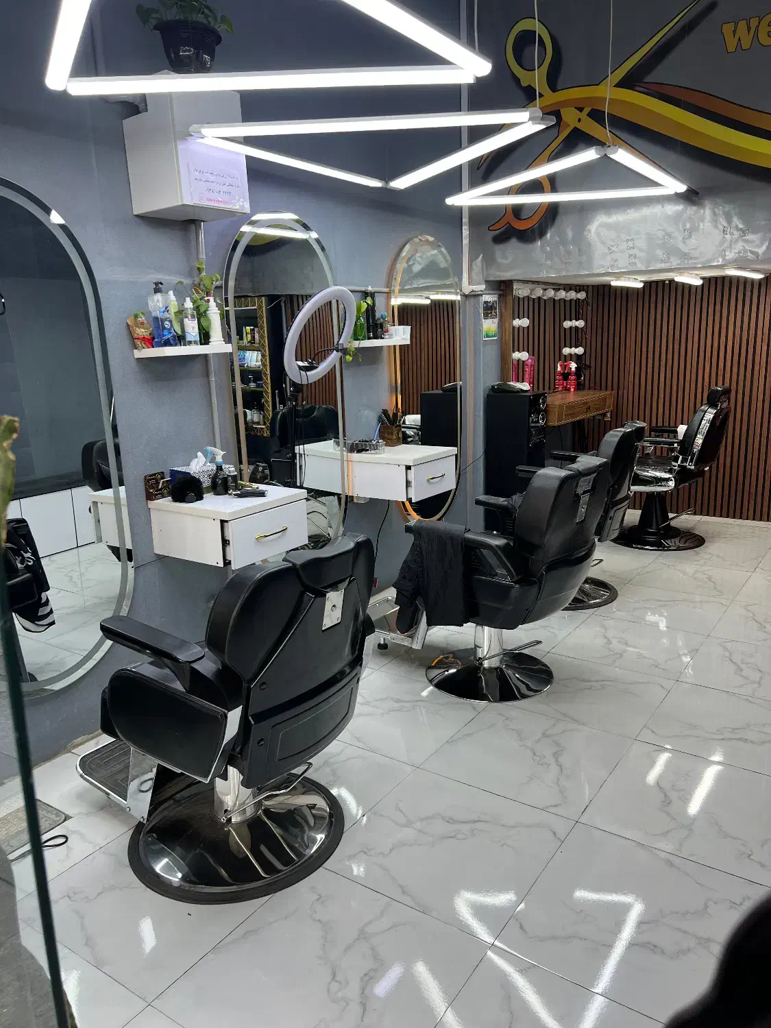 یک ارایشگر ماهر اقا و اجاره صندلی|استخدام درمانی، زیبایی، بهداشتی|اندیشه, اندیشه فاز ۱|دیوار