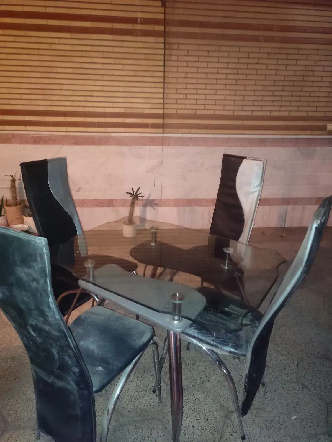 میز غذا خوری|میز و صندلی غذاخوری|قم, میرزائیه|دیوار