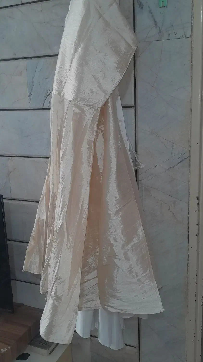 3عدد لباس عروس،چند عدد ژپون و شنل|لباس|خمینی‌شهر, |دیوار