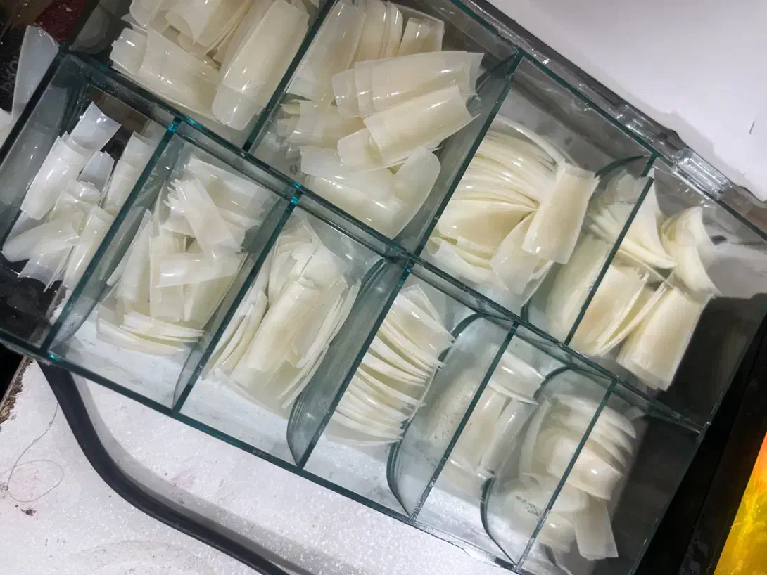 لوازم کاشت ناخن|آرایشگاه و سالن‌های زیبایی|خرم‌آباد, |دیوار