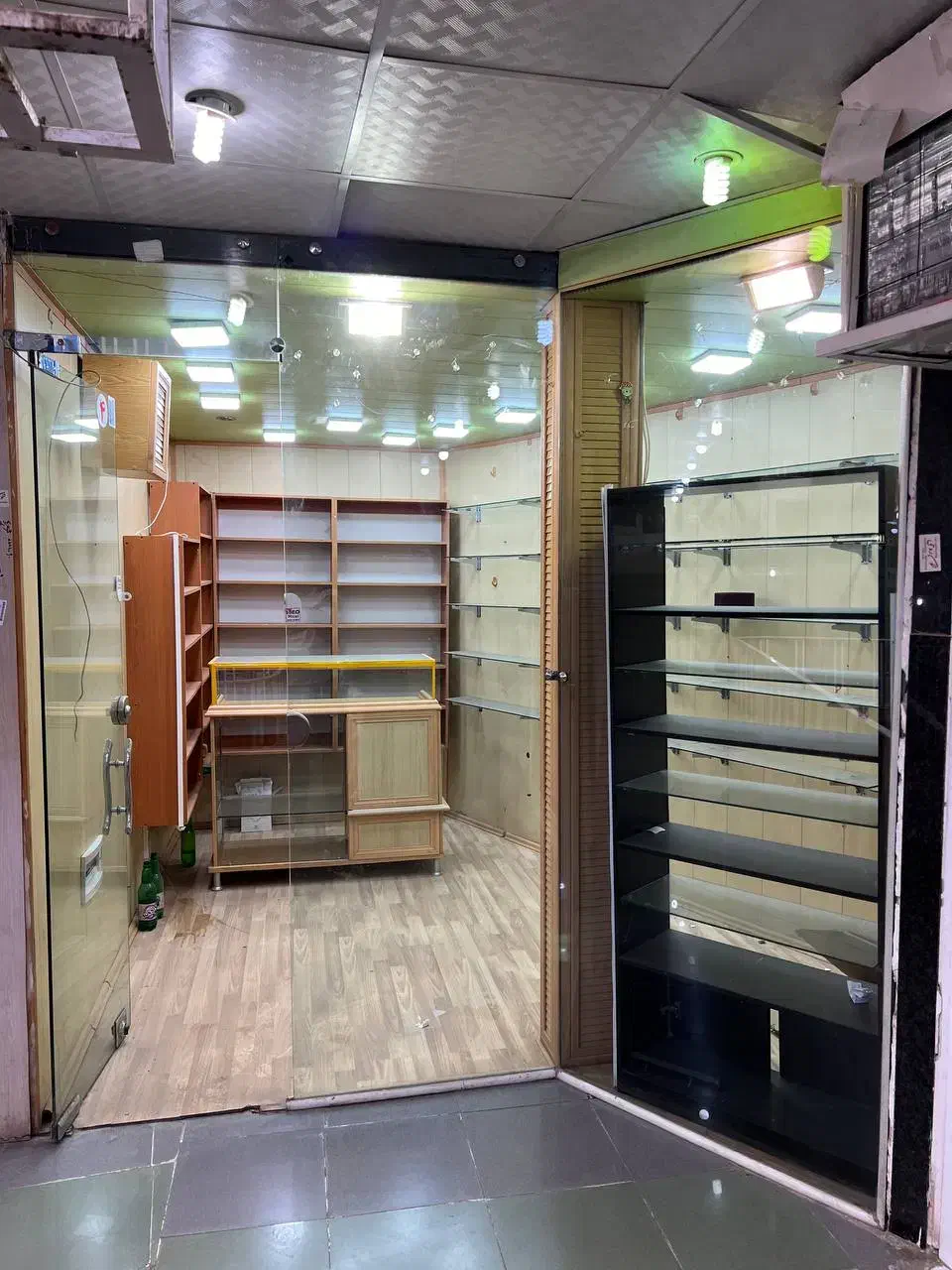 مغازه در طبقه اول پاساژ اقتباس|فروش مغازه و غرفه|خوی, |دیوار