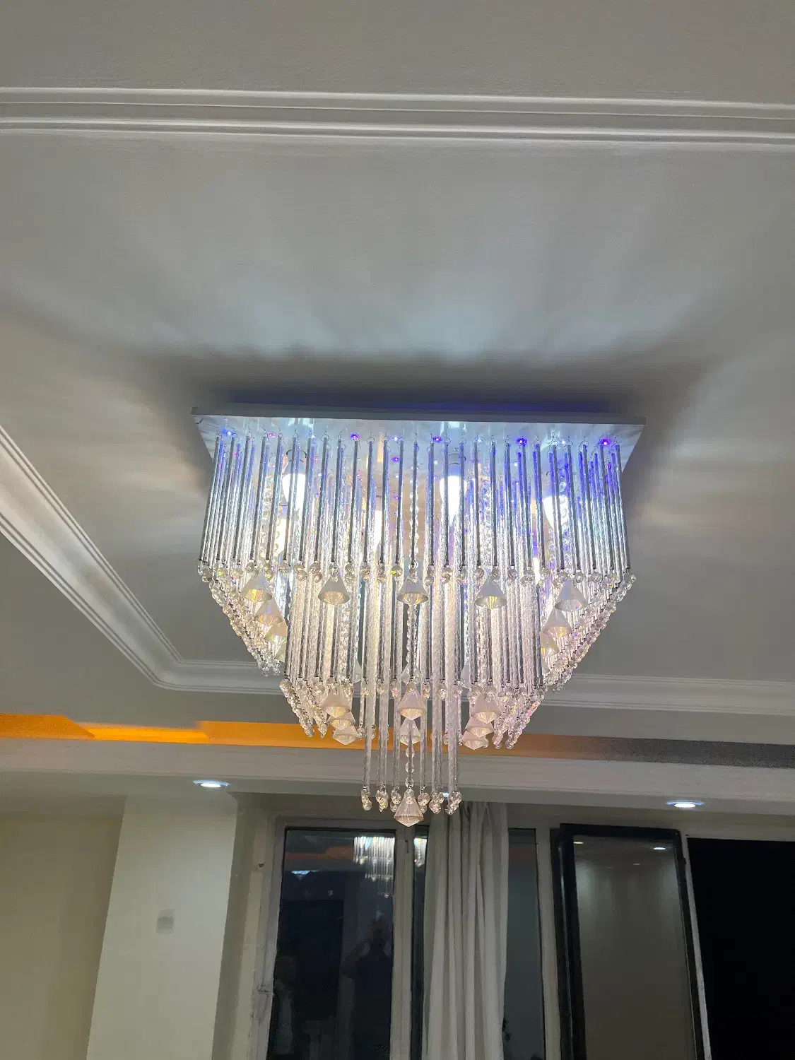 لوستر کریستالی سه حالته|لوستر و چراغ آویز|شیراز, زرهی|دیوار