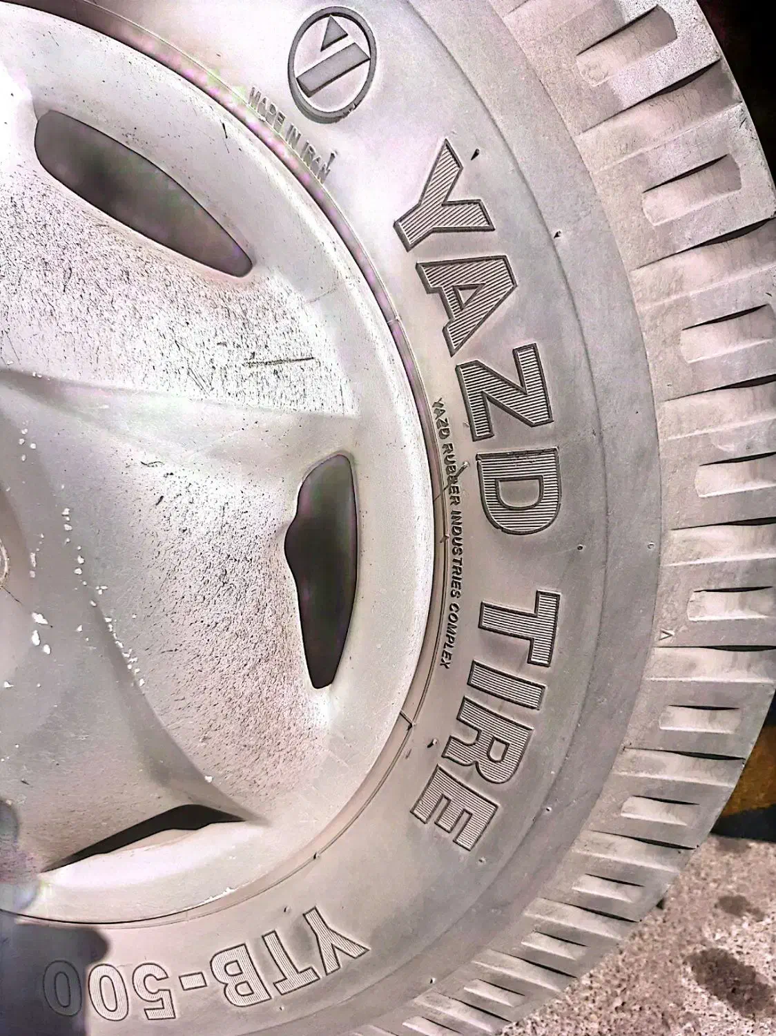 لاستیک مینی بوس و نیسان ۷۰۰/۱۶|قطعات یدکی و لوازم جانبی|باغ بهادران, |دیوار