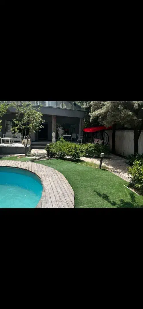 باغ ۵۰۰ متر، بنا ۱۶۰ متر، چمن|اجارهٔ کوتاه‌مدت ویلا و باغ|کرج, چمن|دیوار