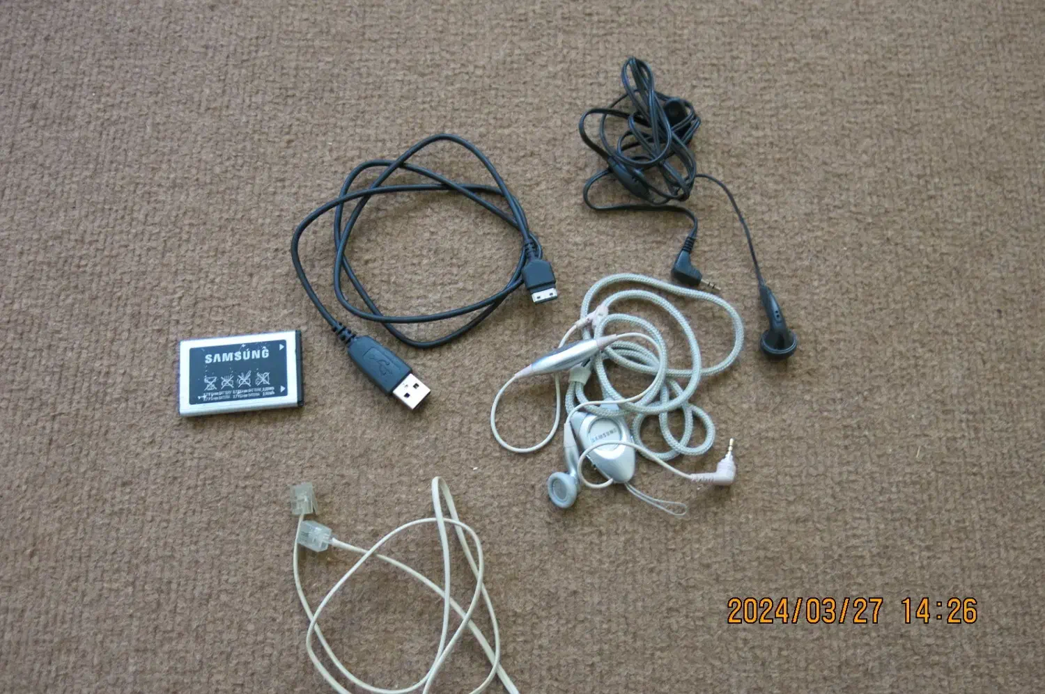 باطری وکابل وهندزفری سامسونگ قدیمی|لوازم جانبی موبایل و تبلت|زنجان, |دیوار