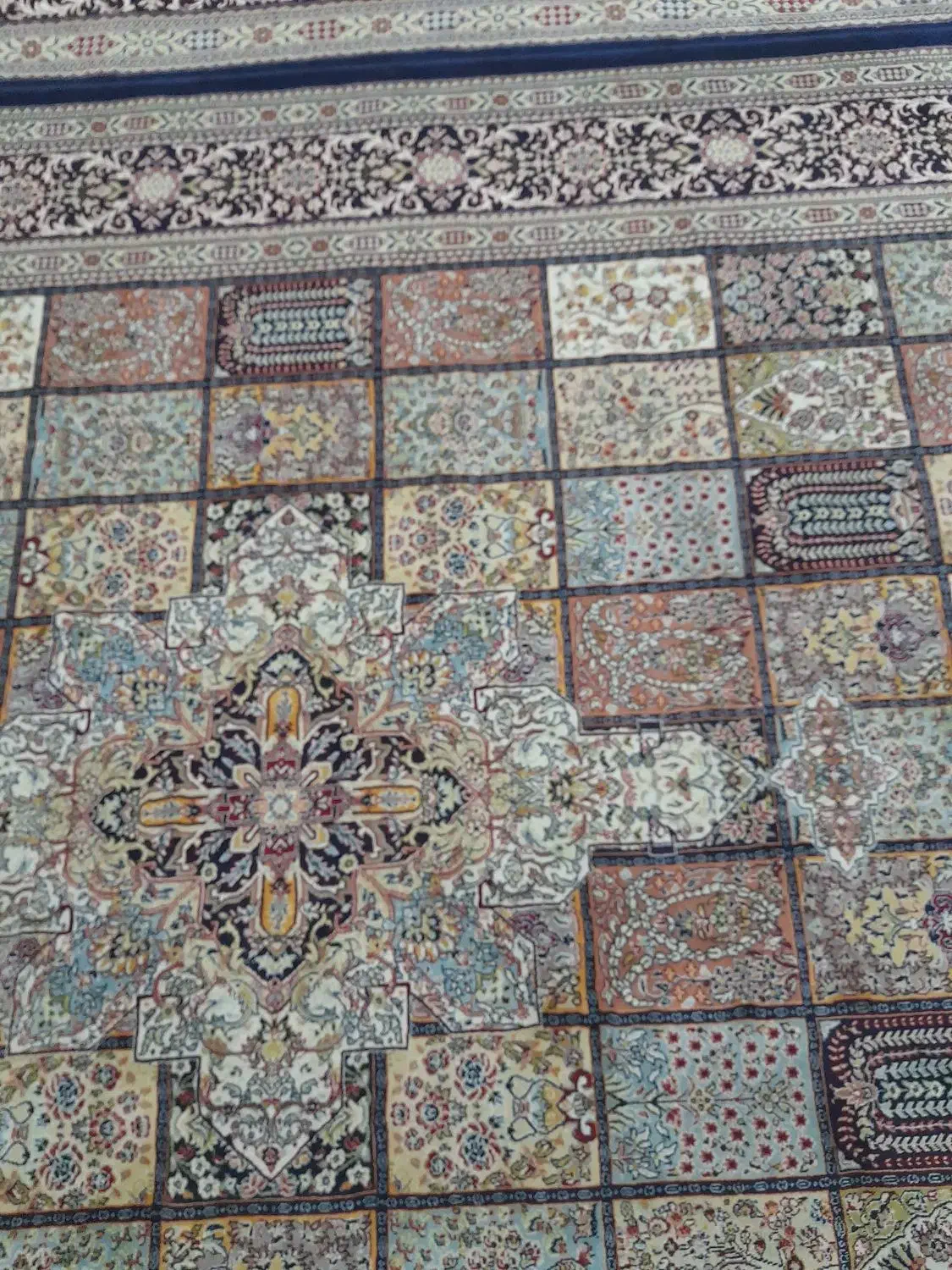 فرش ۷۵۰ شانه ۲۵۰۰ تراکم زمینه سرمه ای|فرش|پاکدشت, شهرک امام رضا|دیوار