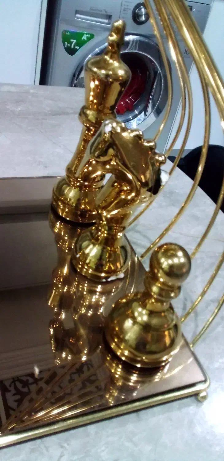 مجسمه سرامیکی شطرنج به همراه ظرف استیل رنگ ثابت|مجسمه، تندیس، ماکت|ورامین, ورامین|دیوار