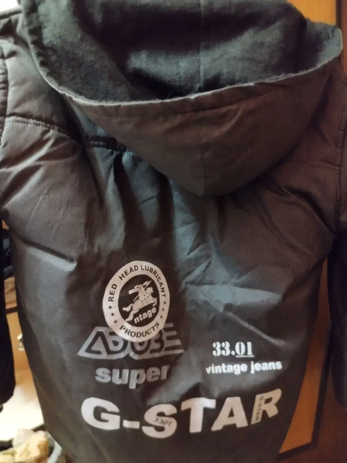 کاپشن برای سنین دبستان. نو.|لباس|شاهینشهر, خبرنگار|دیوار