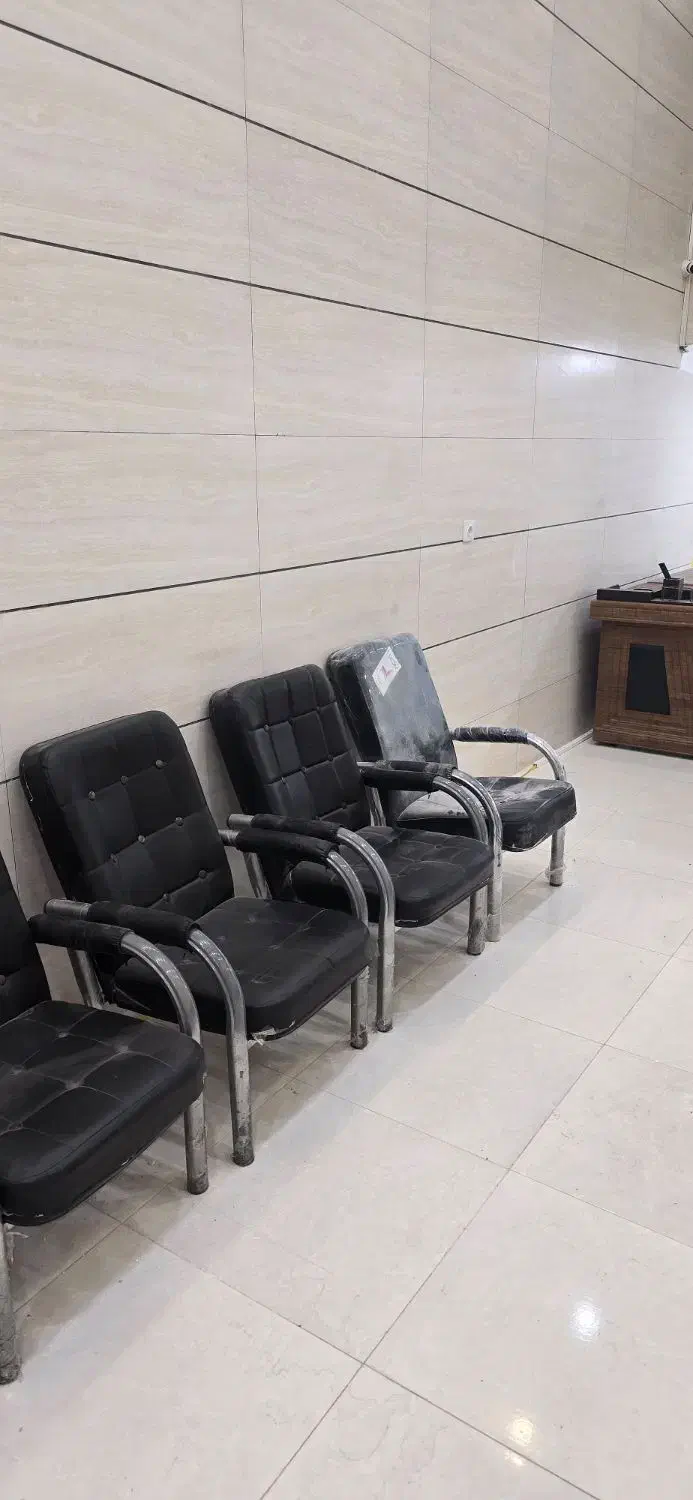 فروش فروشی تجهیزات اداری در حد نو|مبلمان اداری|یزد, |دیوار