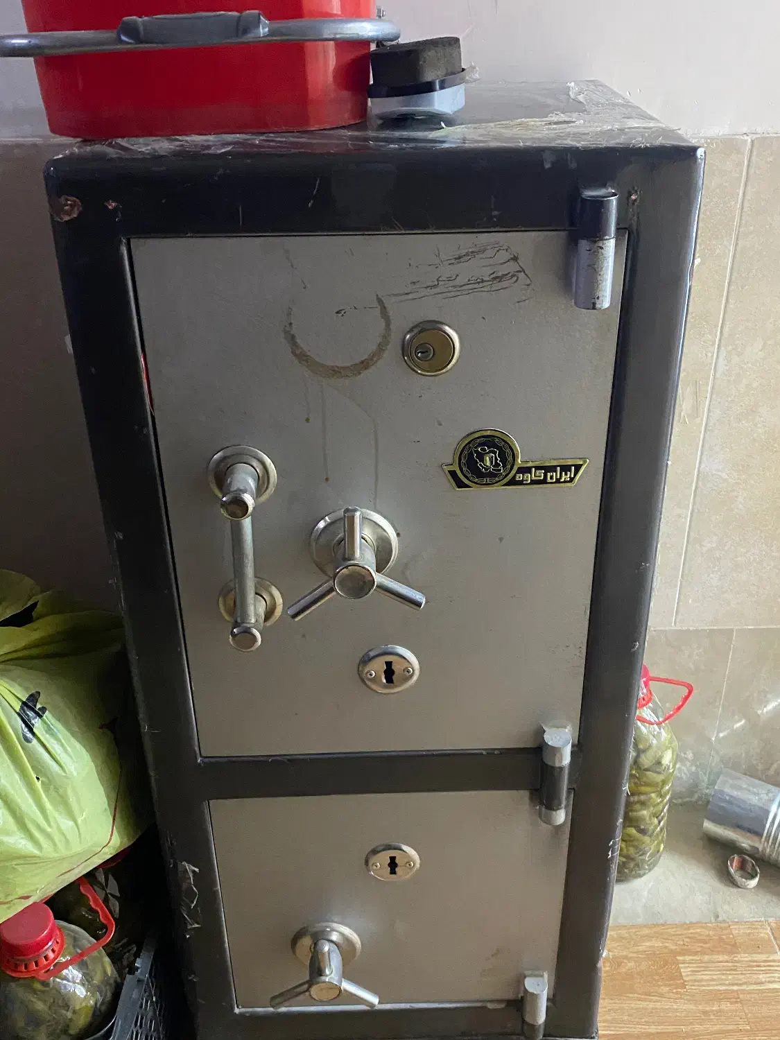 گاوصندوق|ابزارآلات|الشتر, |دیوار