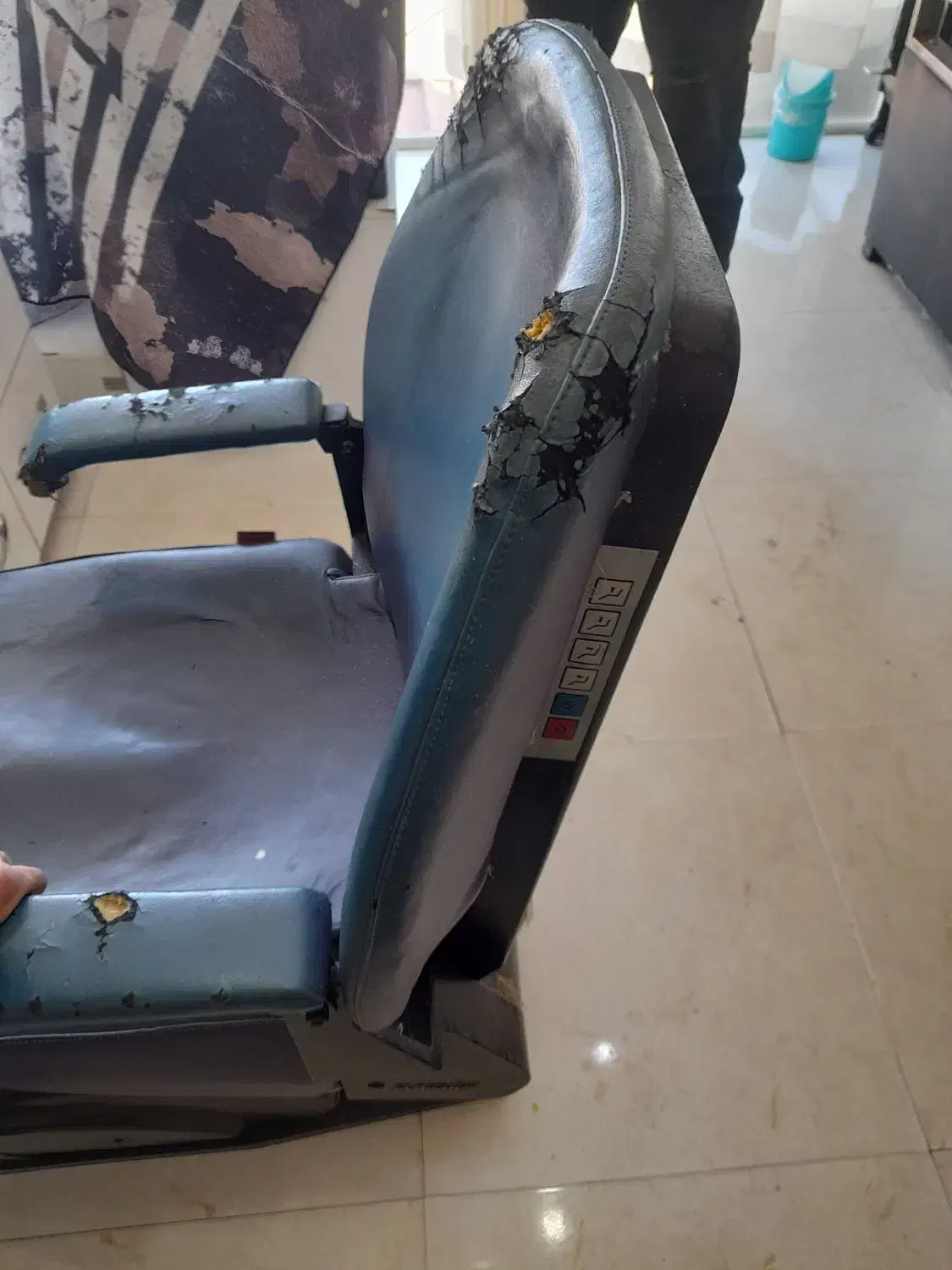 صندلی آرایشگاهی|آرایشگاه و سالنهای زیبایی|فومن, |دیوار