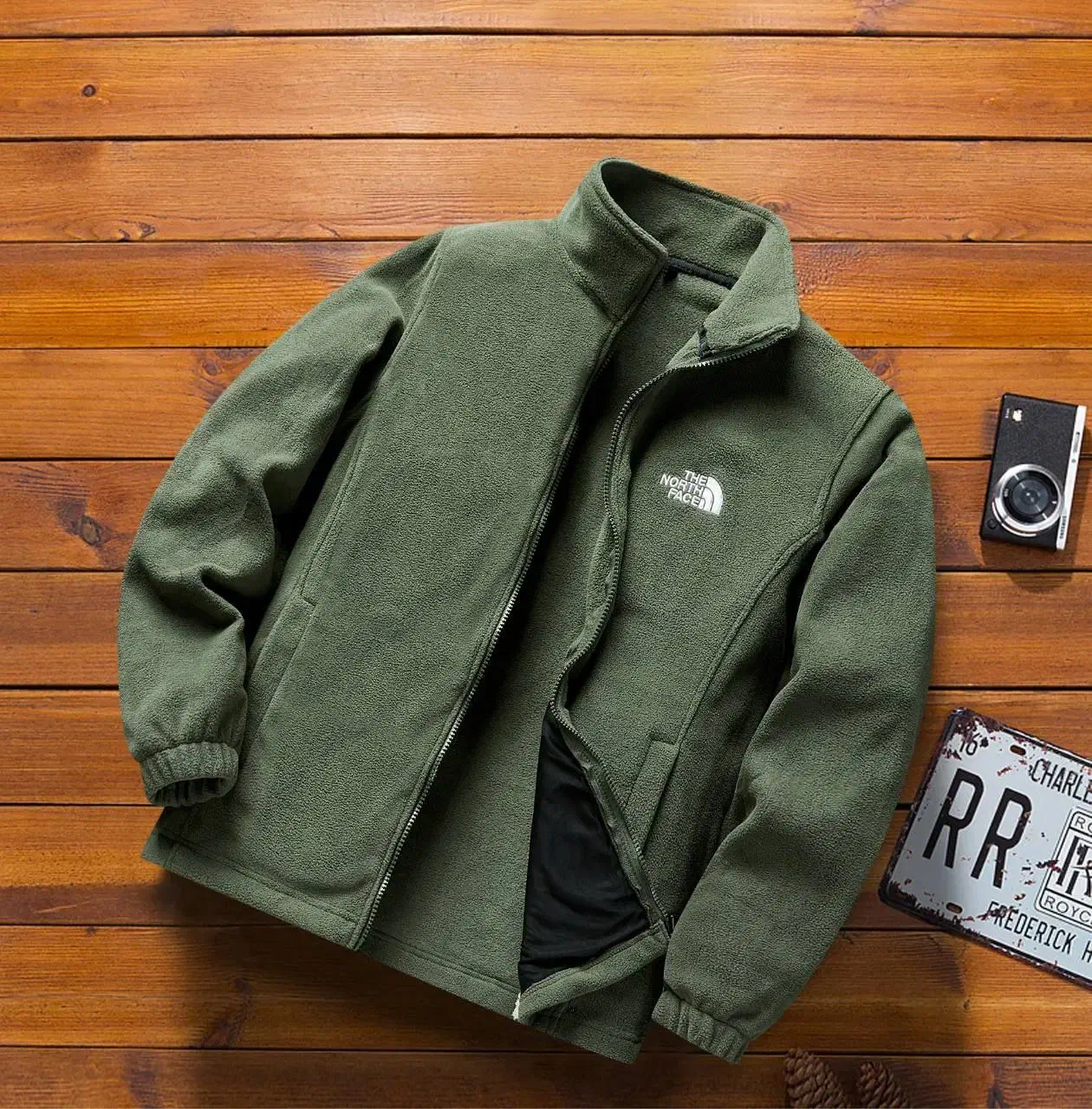 کاپشن TNF|لباس|رشت, پارک شهر|دیوار