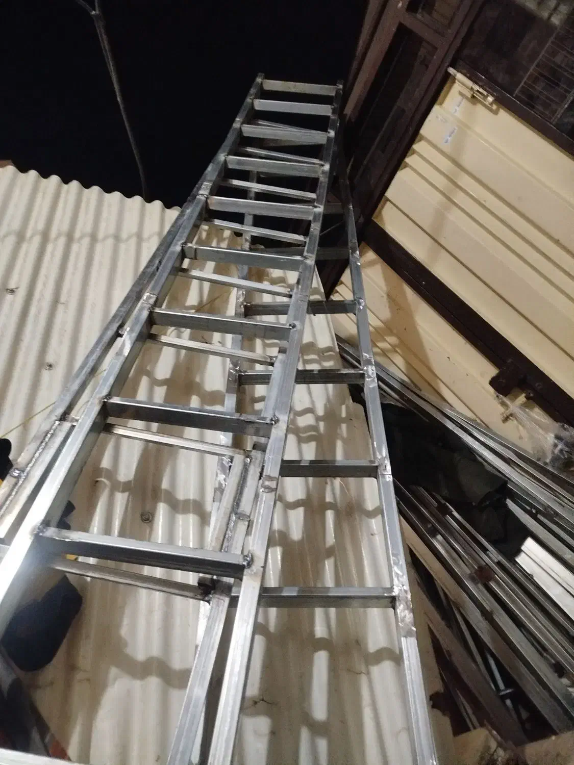 نردبان|ابزارآلات|بروجرد, |دیوار