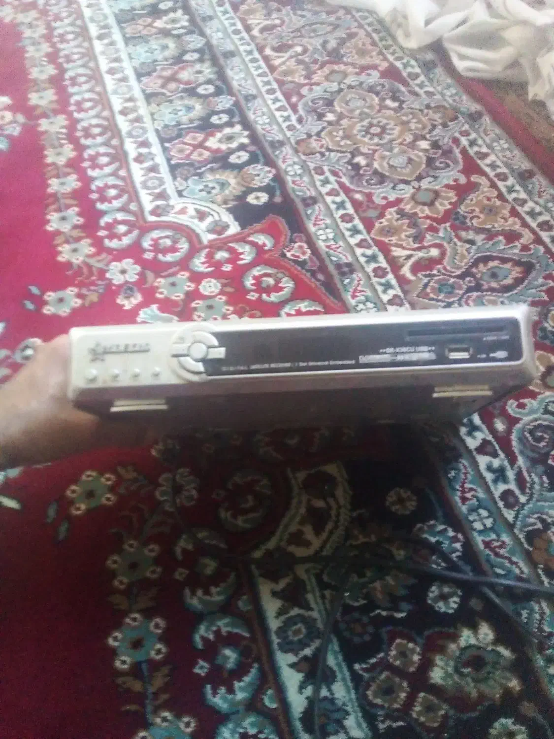 گیرنده جیجیتال استارصد|پخش‌کننده DVD و ویدیو|ری, جوانمرد قصاب|دیوار