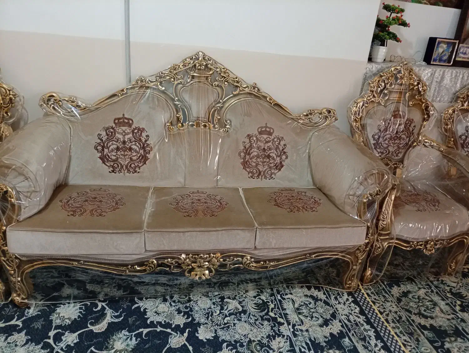 فروش مبل ۹ نفره|مبلمان خانگی و میز عسلی|شهرضا, |دیوار