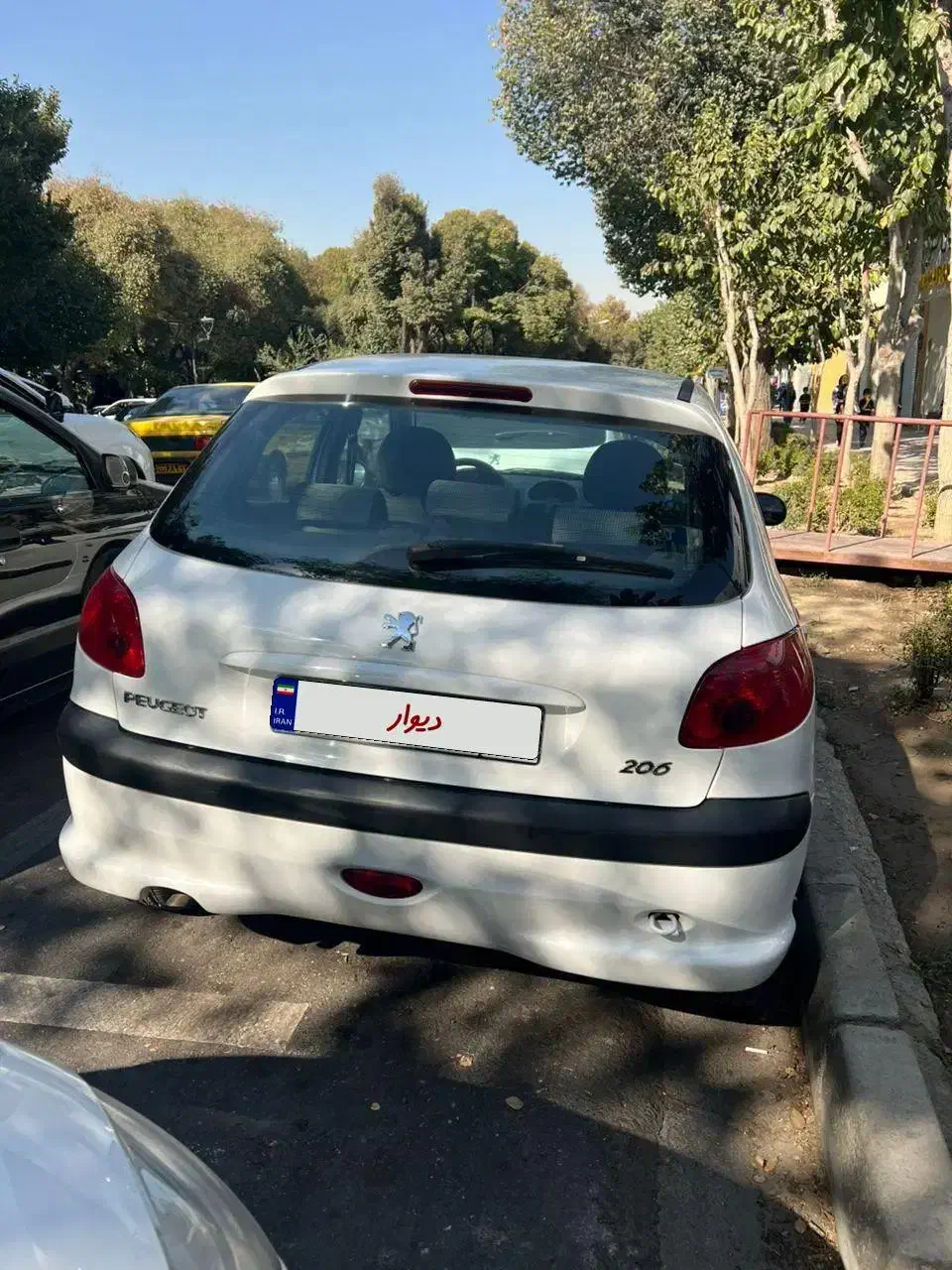 ۲۰۶|خودرو سواری و وانت|اصفهان, باغ نگاره|دیوار