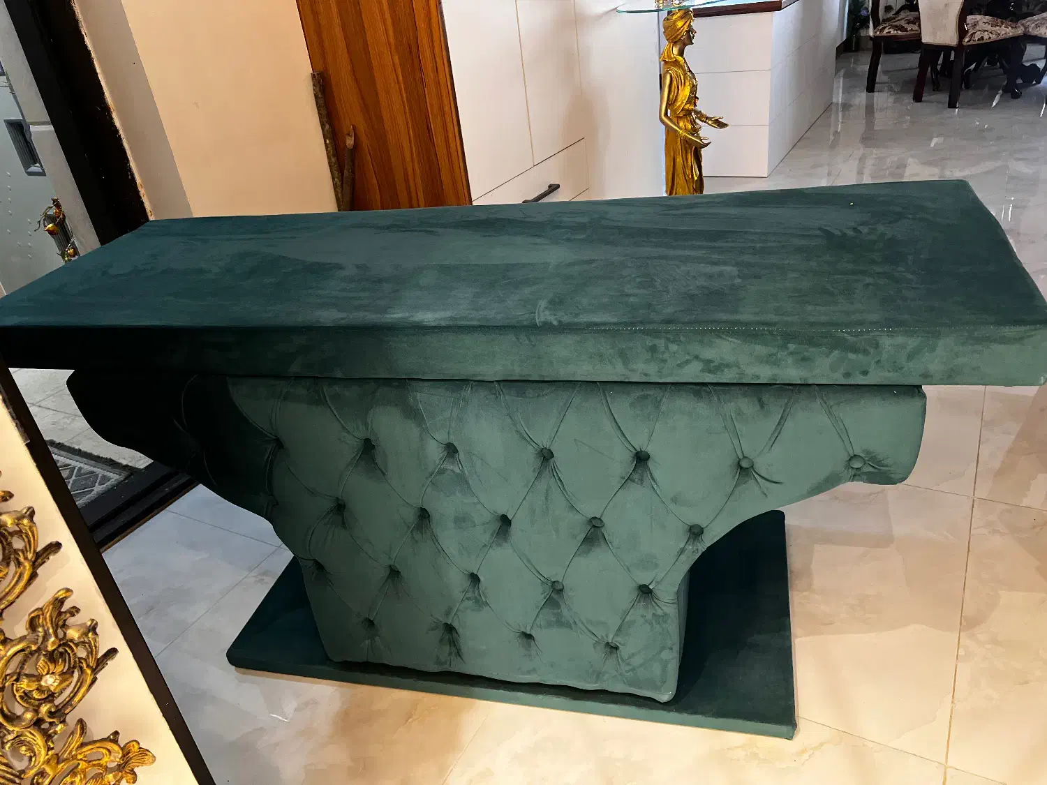 تخت مژه|آرایشگاه و سالن‌های زیبایی|رشت, گلسار|دیوار