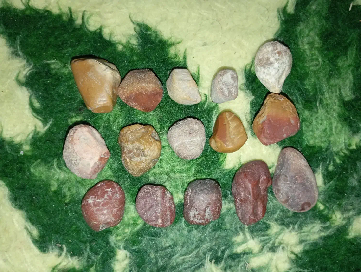 سنگ و مهره قدیمی|کلکسیون اشیاء عتیقه|دهدشت, |دیوار