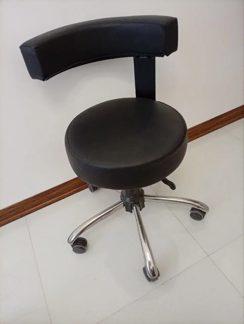 صندلی و تخت ارایشگاه|آرایشگاه و سالنهای زیبایی|ابهر, |دیوار