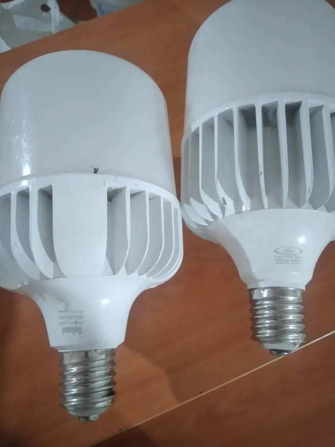 لامپ کم مصرف ۱۰۰ وات|لامپ و چراغ|اندیشه, اندیشه فاز ۴|دیوار