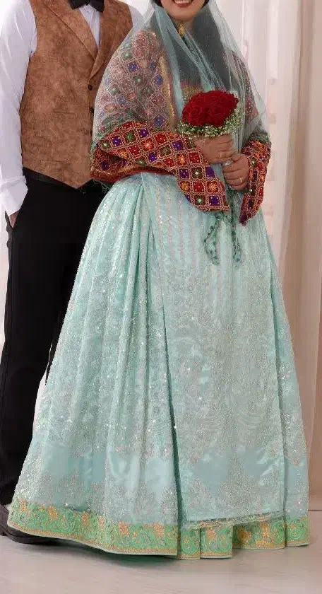 لباس محلی مهره دوزی شده|لباس|شهرضا, |دیوار