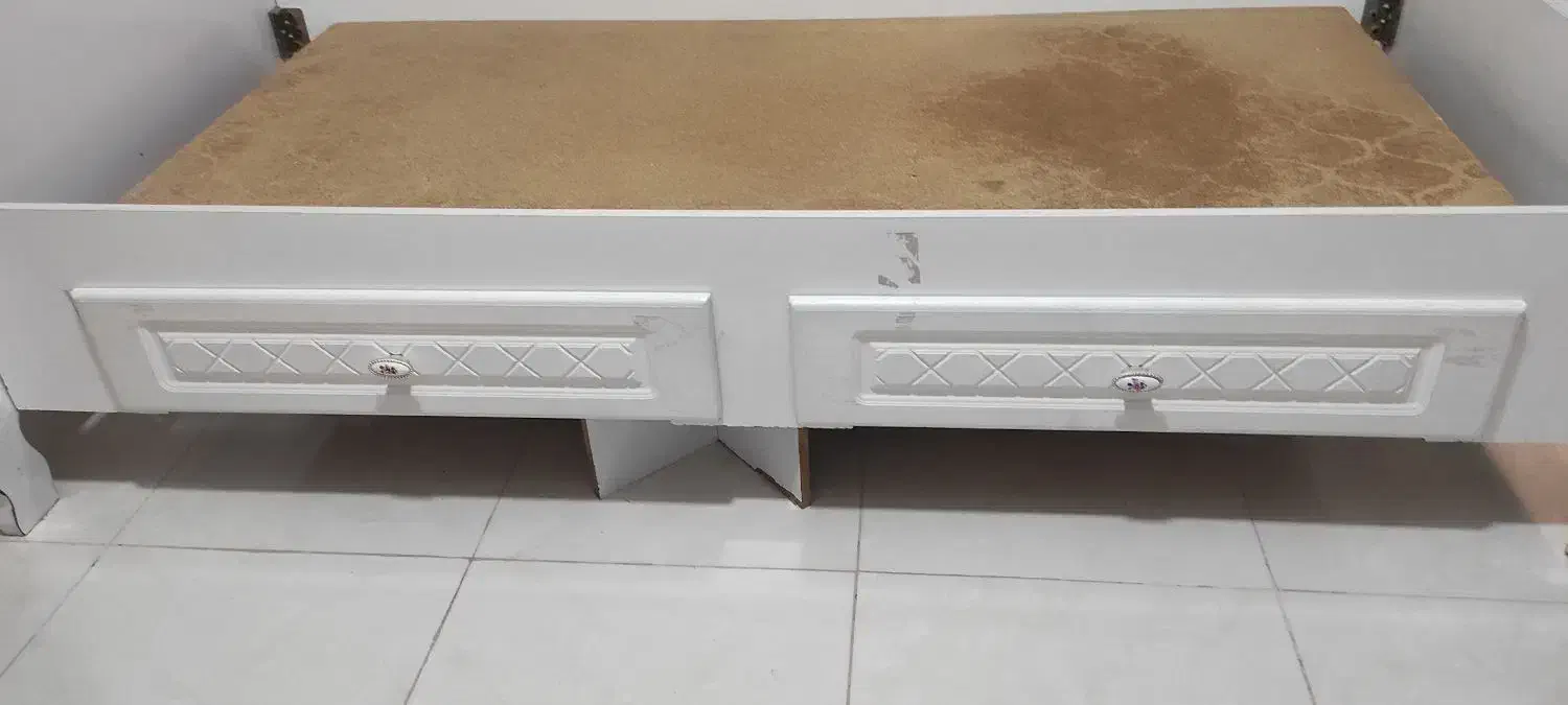 تخت 1 نفره|تخت و سرویس خواب|شیراز, قلعه شاهزاده بیگم|دیوار