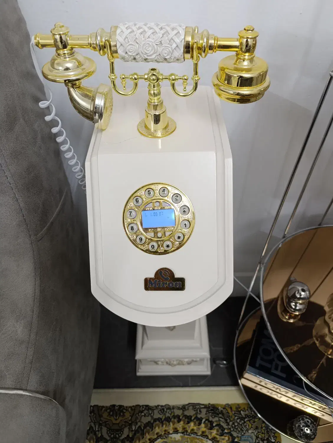 تلفن سلطنتی ایستاده|تلفن رومیزی|مشهد, انقلاب|دیوار