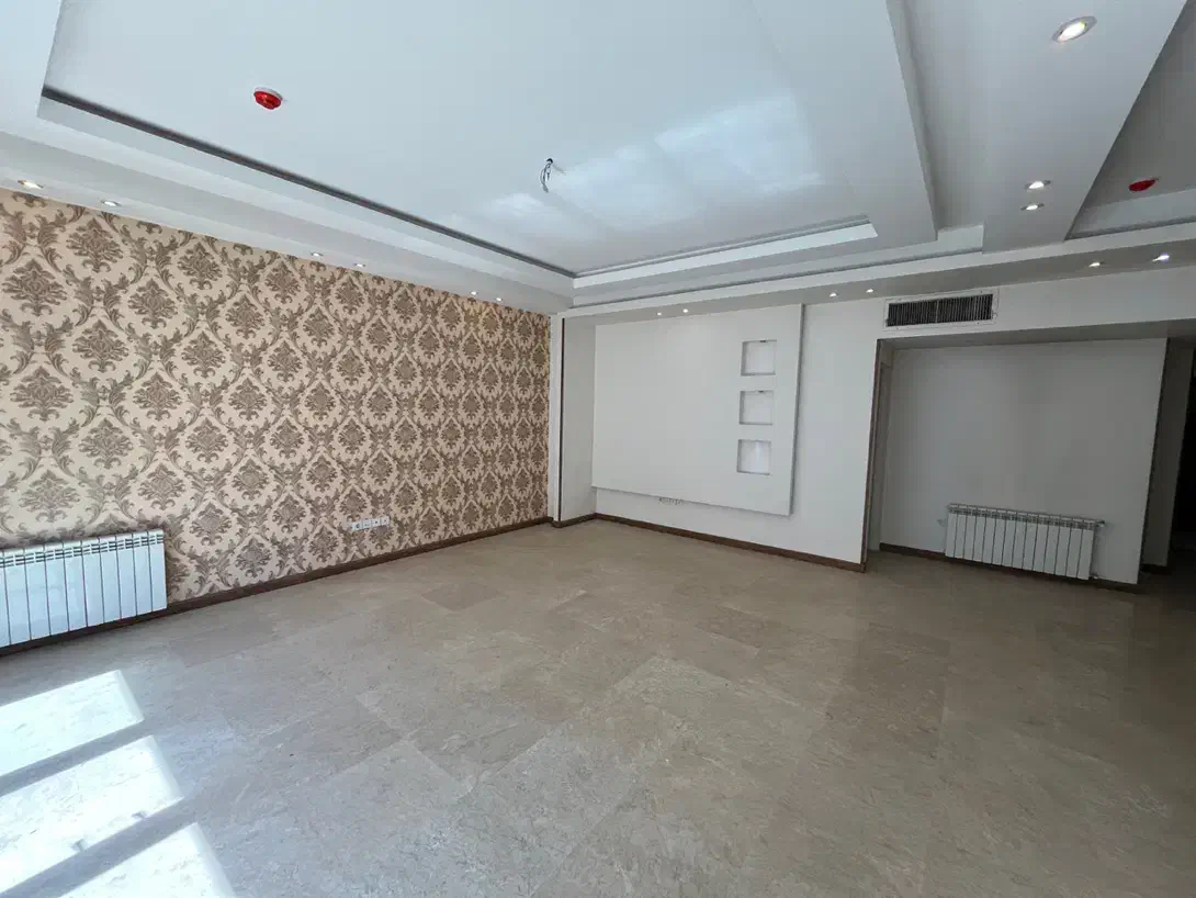 ۱۳۰ متر /۳ خواب /روبه آفتاب / هجرت/ تخلیه