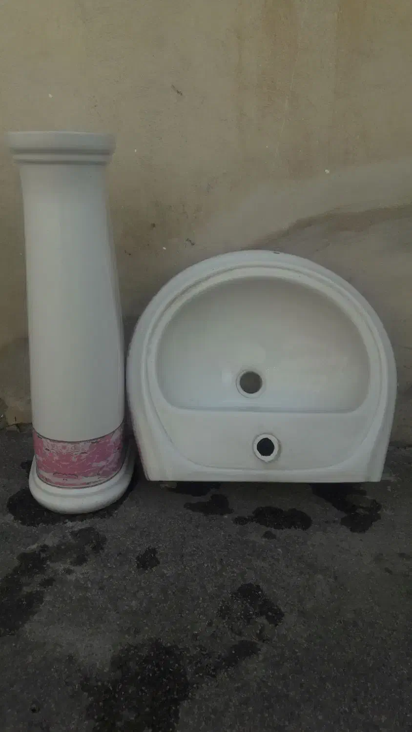 روشویی با پایه در حد نو|لوازم سرویس بهداشتی|اردبیل, |دیوار