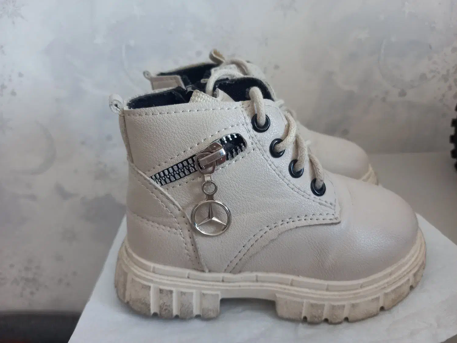 تعدادی لباس و کفش بچگانه|کفش و لباس بچه|هشتگرد, شهرک مهستان ۱|دیوار