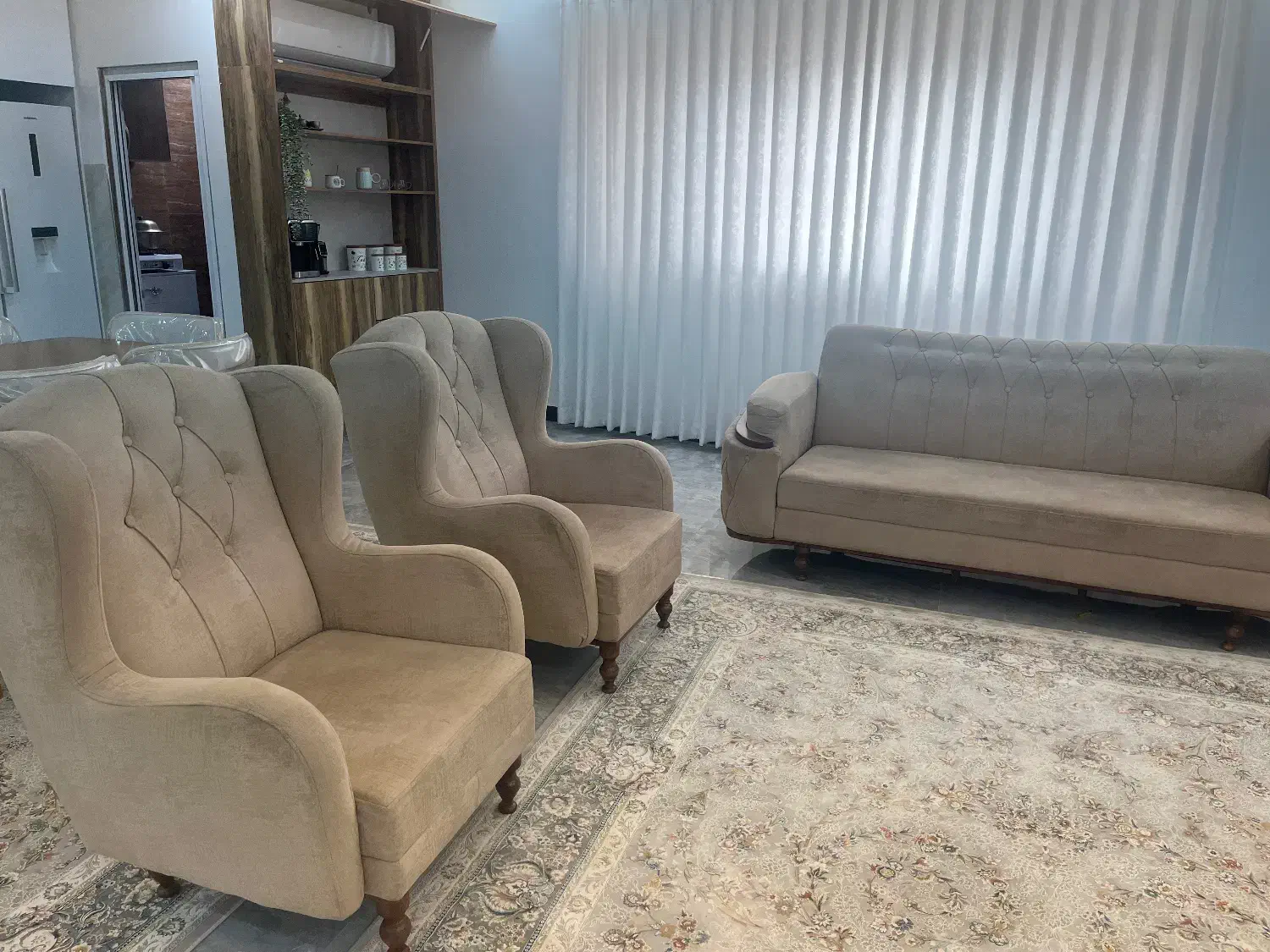مبل۹نفره|مبلمان خانگی و میز عسلی|رشت, عینک|دیوار