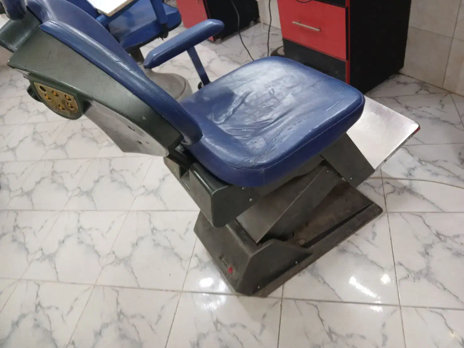 صندلی برقی آرایشگاه مردانه|آرایشگاه و سالنهای زیبایی|افشار, |دیوار