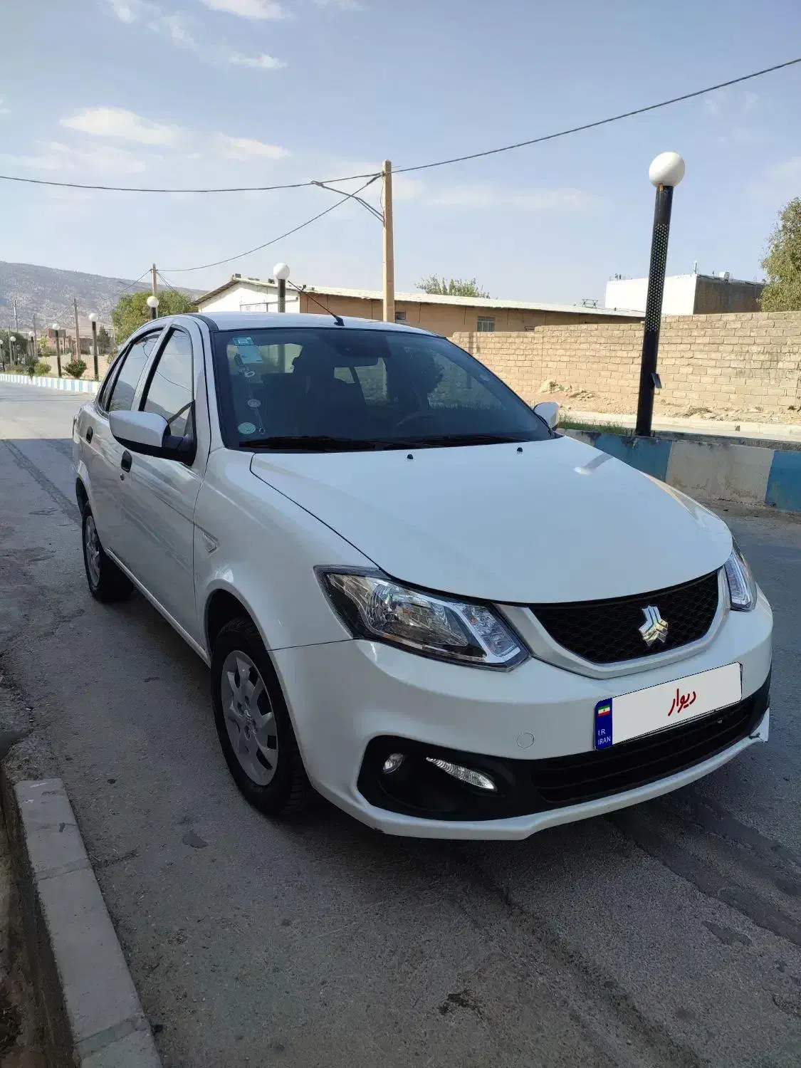 ساینا s1402گارانتی فعال  در حد خشک|خودرو سواری و وانت|ایلام, |دیوار