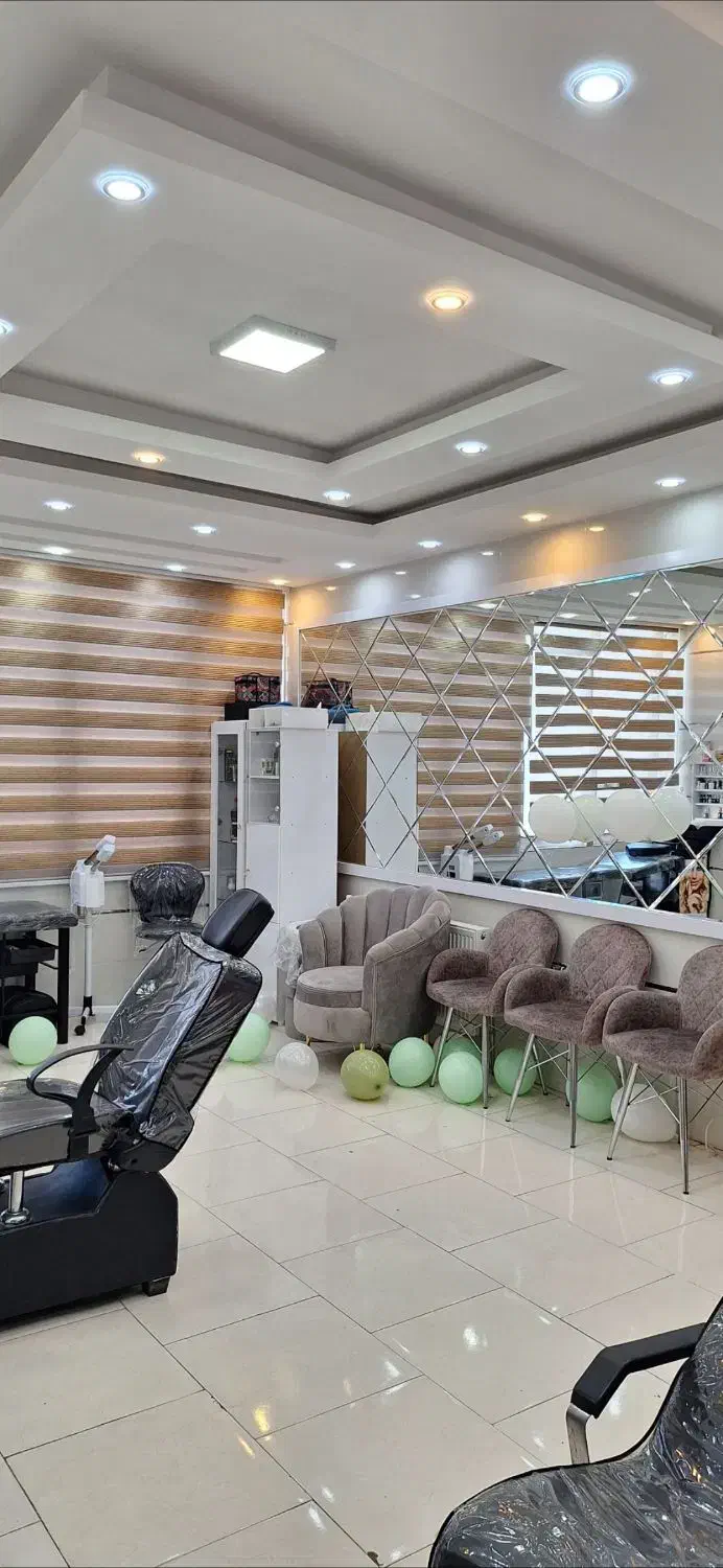 اجاره میز ناخن و تخت|خدمات آرایشگری و زیبایی|صدرا-فارس, فاز ۱|دیوار